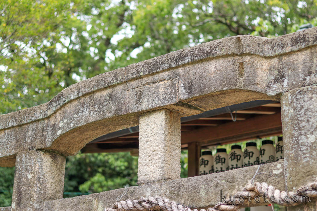 京都三珍鳥居の一つである唐破風鳥居