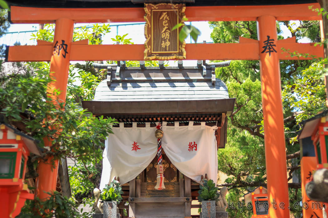 京都の辰巳大明神