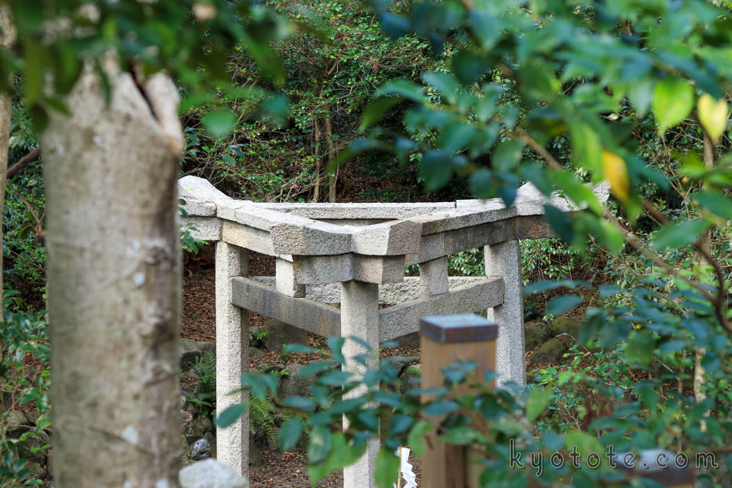 京都三珍鳥居の蚕ノ社の三柱鳥居