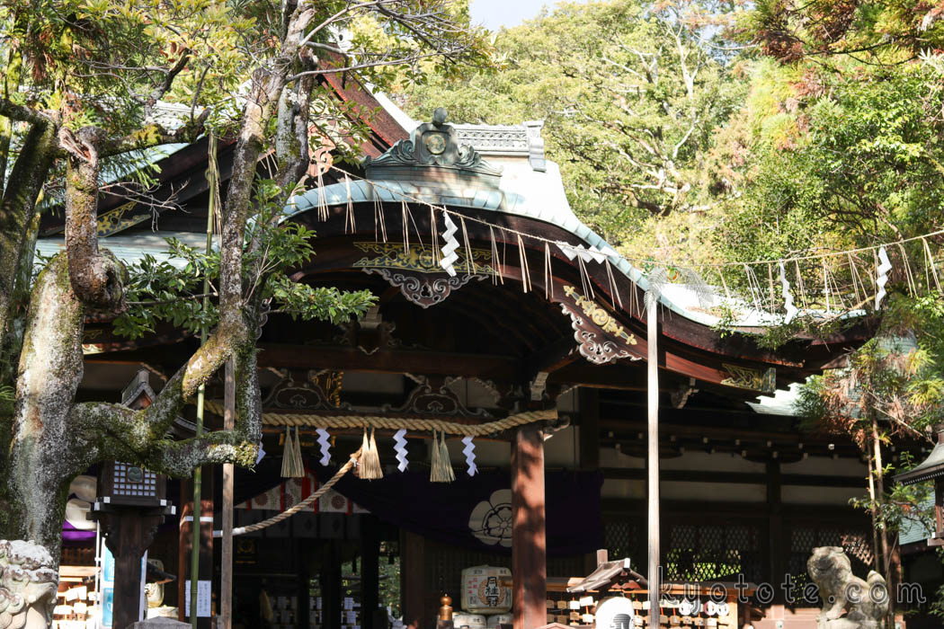 安産祈願で有名な岡崎神社
